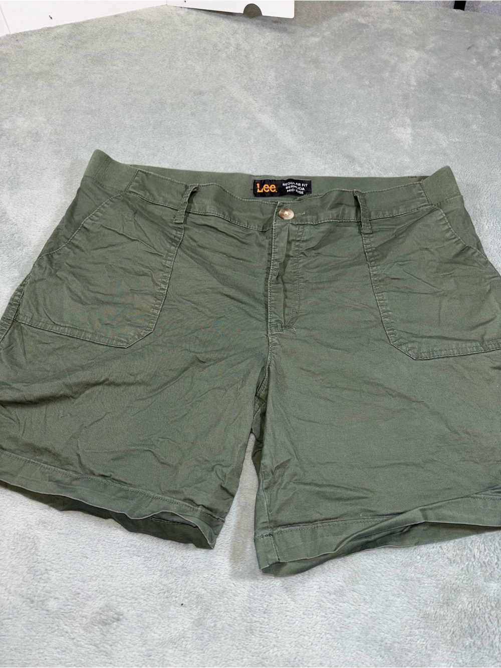 Womens Bermuda Shorts - Lee size 18, Mid Rise Cargo Green